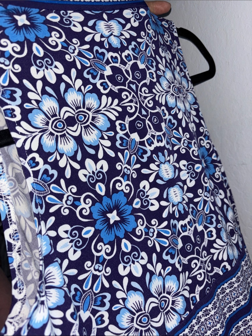 Sleeveless Blue Floral V-Neck Dress - Picture 6 of 6